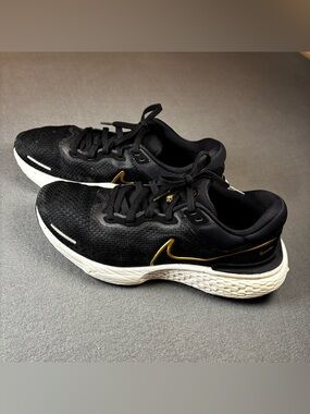 Nike Shoes Men Size 12 ZoomX Invincible Run Flyknit Black Gold CT2228-004 Low